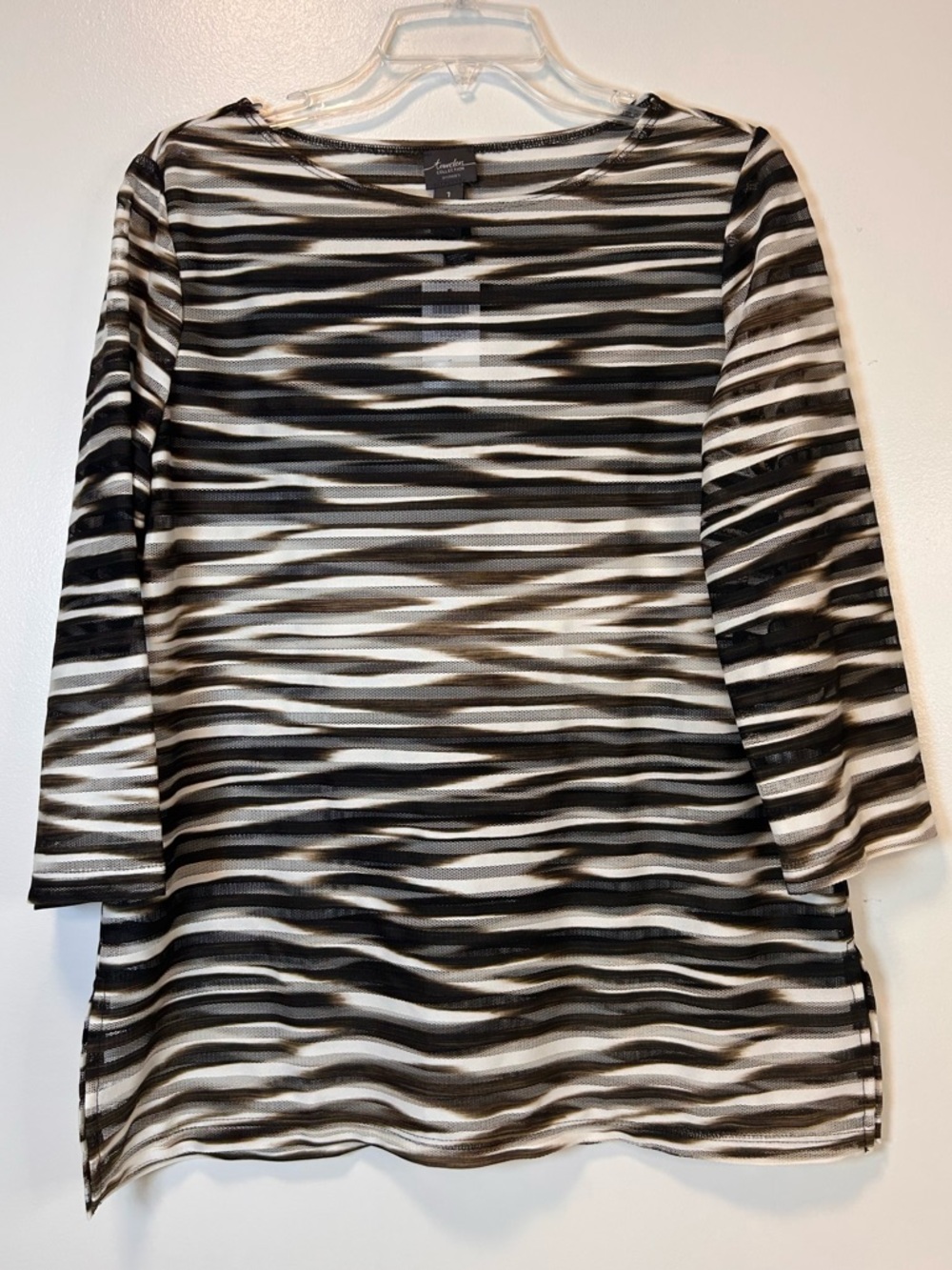 Chico's Travelers brown/white animal print 3/4 sleeve mesh top‎ Women’s medium